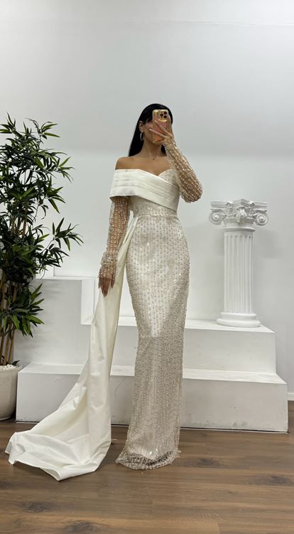 Ekru Kayık Yaka İşlemeli Abiye Elbise